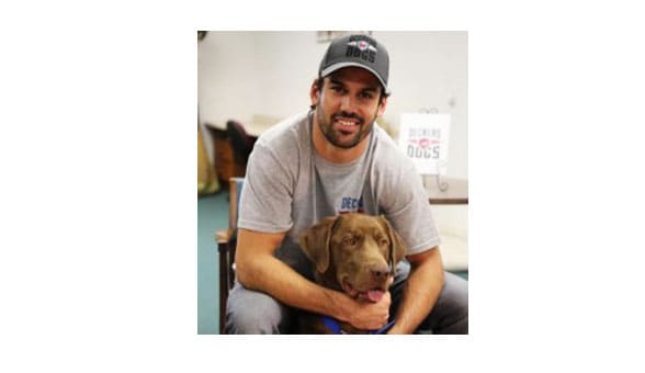 NFL-star-Eric-Decker-and-dog