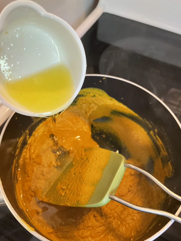 adding extra virgin olive oil to turmeric for dogs golden paste